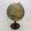 Globus mit Holzfuß von 1946